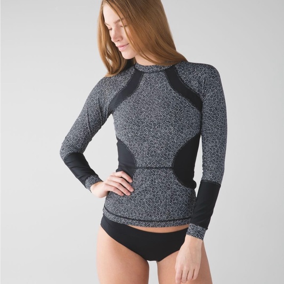 Lululemon Suns Out Rash Guard
Freckle Flower Black White / Black - Picture 1 of 7